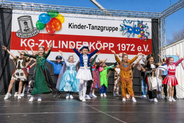 Kindertanzgruppe-KG-Zylindergoepp-1972-e-Vf5CUM4uFKfPIU